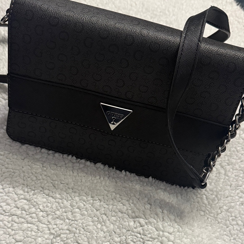 Guess Elegant Black Crossbody Bag